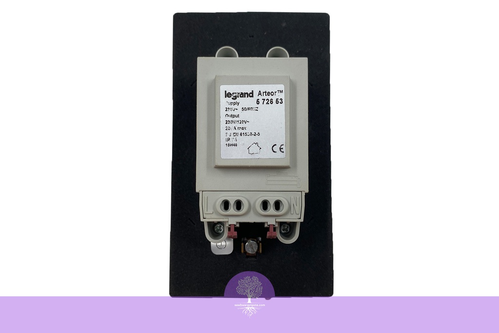 LEGRAND SHAVER SOCK 230V/120-230V WH