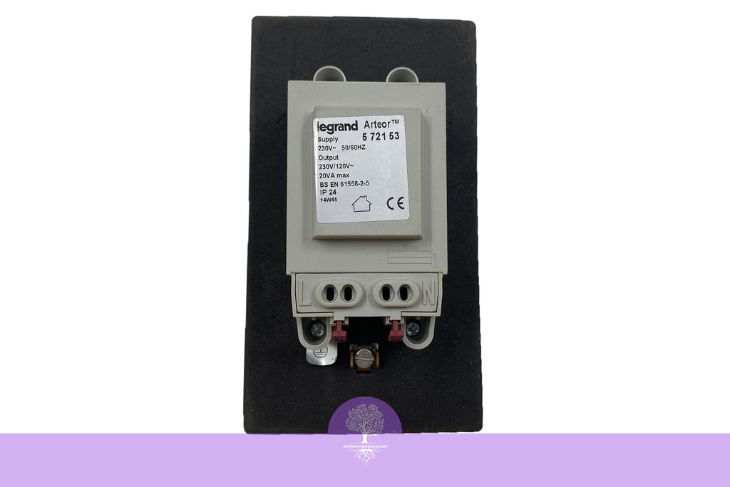 LEGRAND SHAVER SOCK 230V/120-230V WH