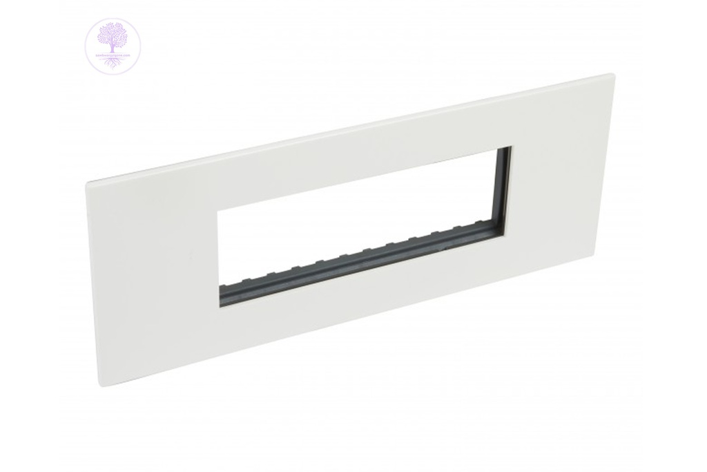 6M, INDIA SQ WH, LEGRAND PLATE+FR 