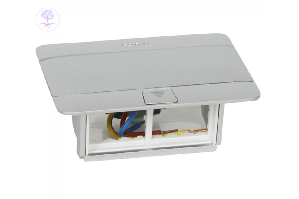 MATT ALUM POP-UP - 4 Modules Matt Aluminium finish, LEGRAND 