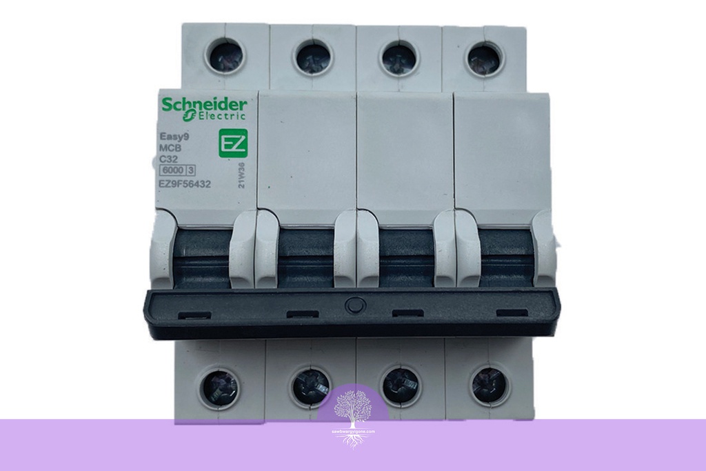 4P, 32A, 6kA, Easy9, C Curve, Schneider MCB Breaker